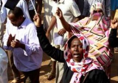 تظاهر آلاف السودانيين